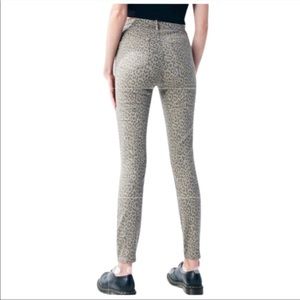 ANIMAL PRINT HIGH RISE DENIM